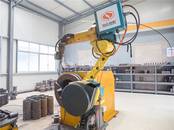 中正鍋爐現(xiàn)代化車間內(nèi)的進口自動焊接設備